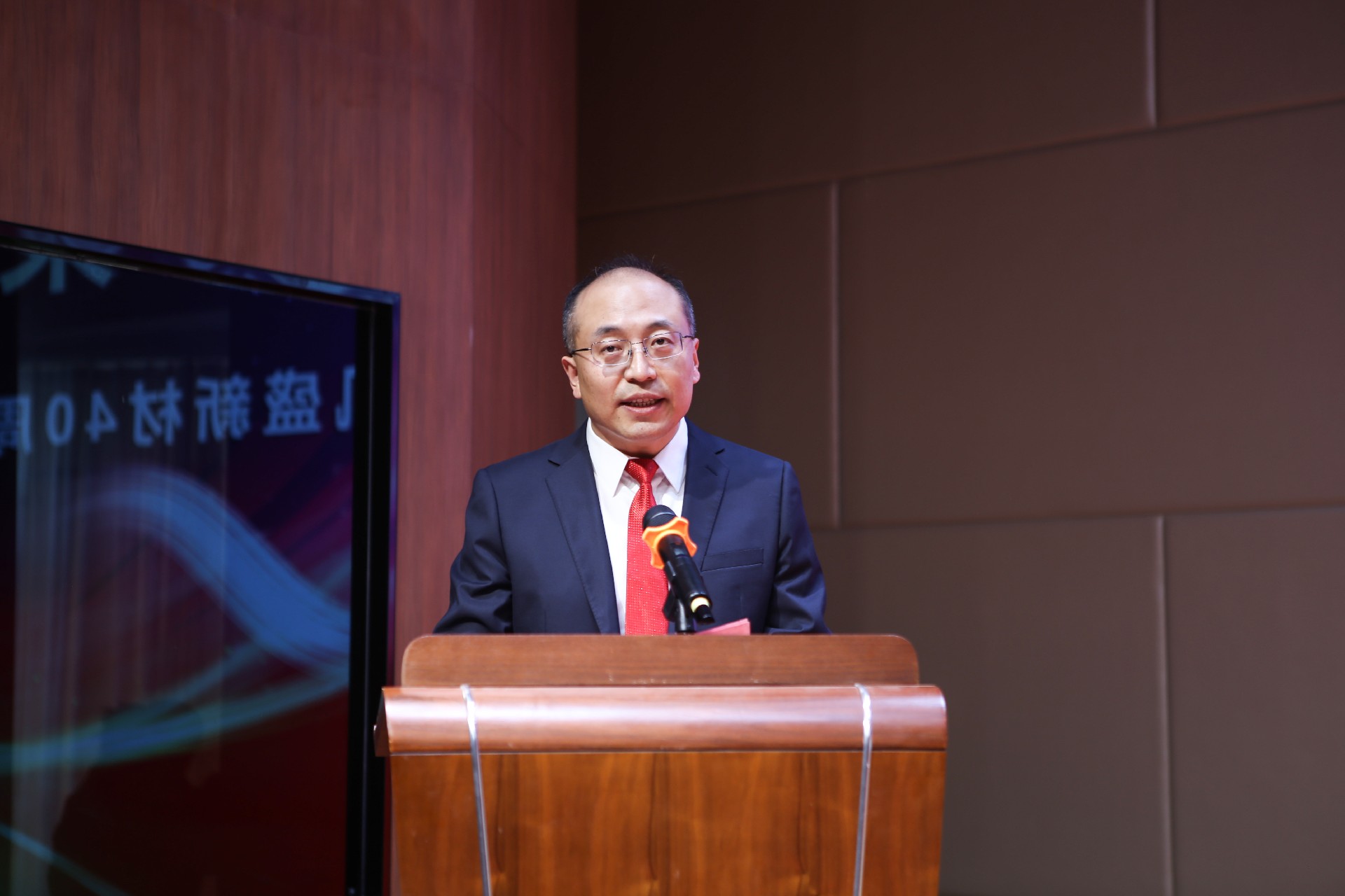 凝心聚力·风雨同舟 z6人生就是博新材40年周年庆及人物颁奖表彰大会圆满举行